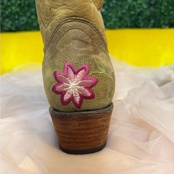 Circle G Embroidered Tan Cowboy Boots with Pink Flowers Snip Toe  NWOT Size 9.5 - Picture 13 of 16